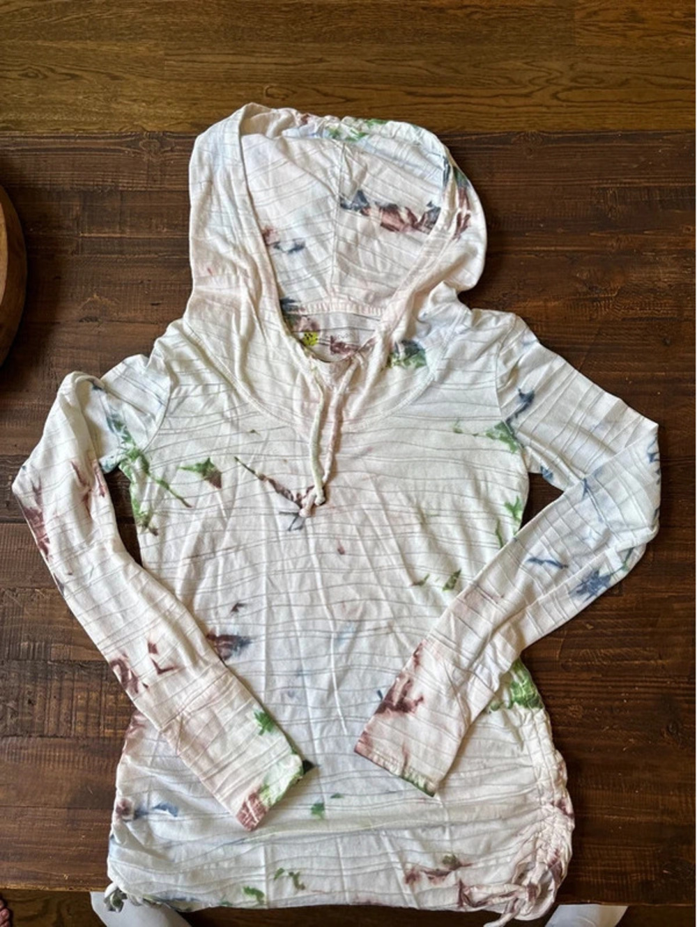 Women’s lightweight hooded pullover